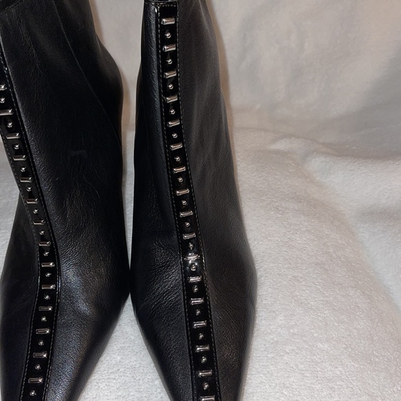 NWOT/NWOB STUDDED FRONT DETAIL SZ 41 US 10 BOOTIE - Picture 2 of 6